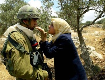 femme_palestinienne_defendant_ses_oliviers